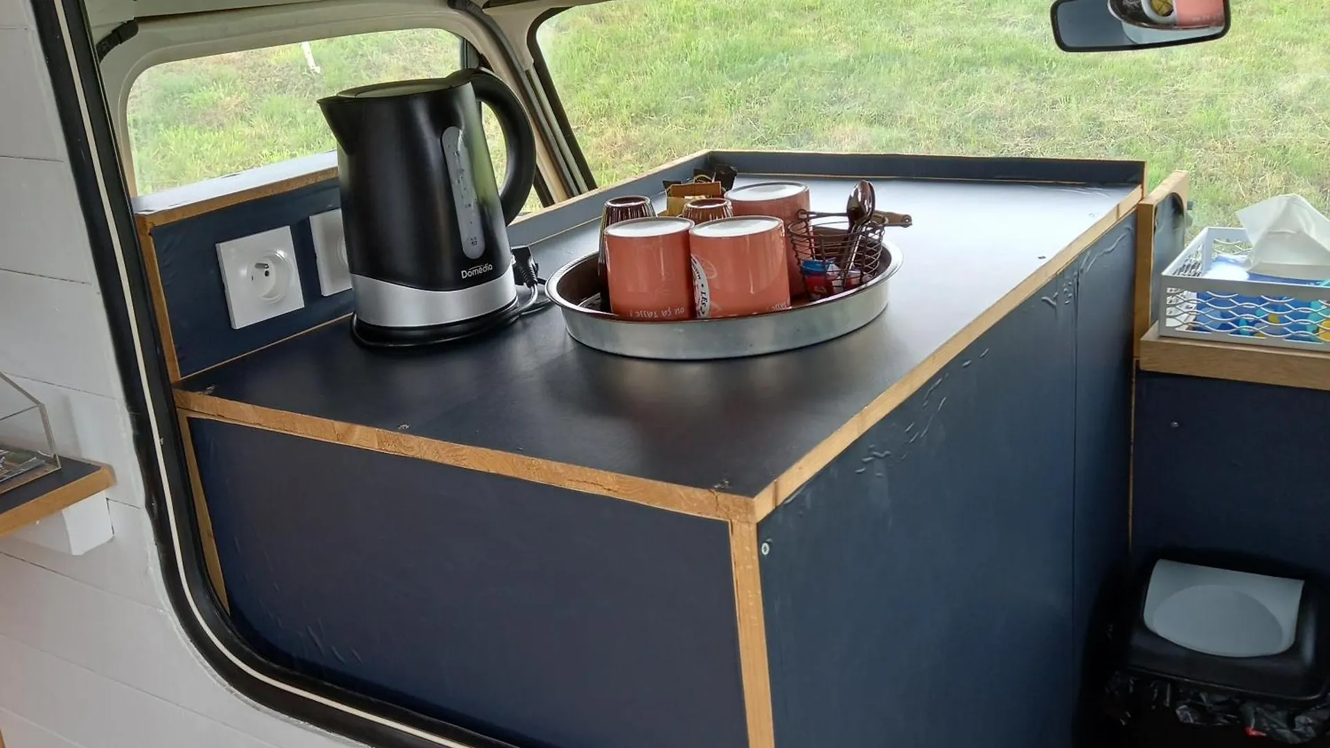 Camping Car Vintage Saint-Barthelemy-le-Plain France