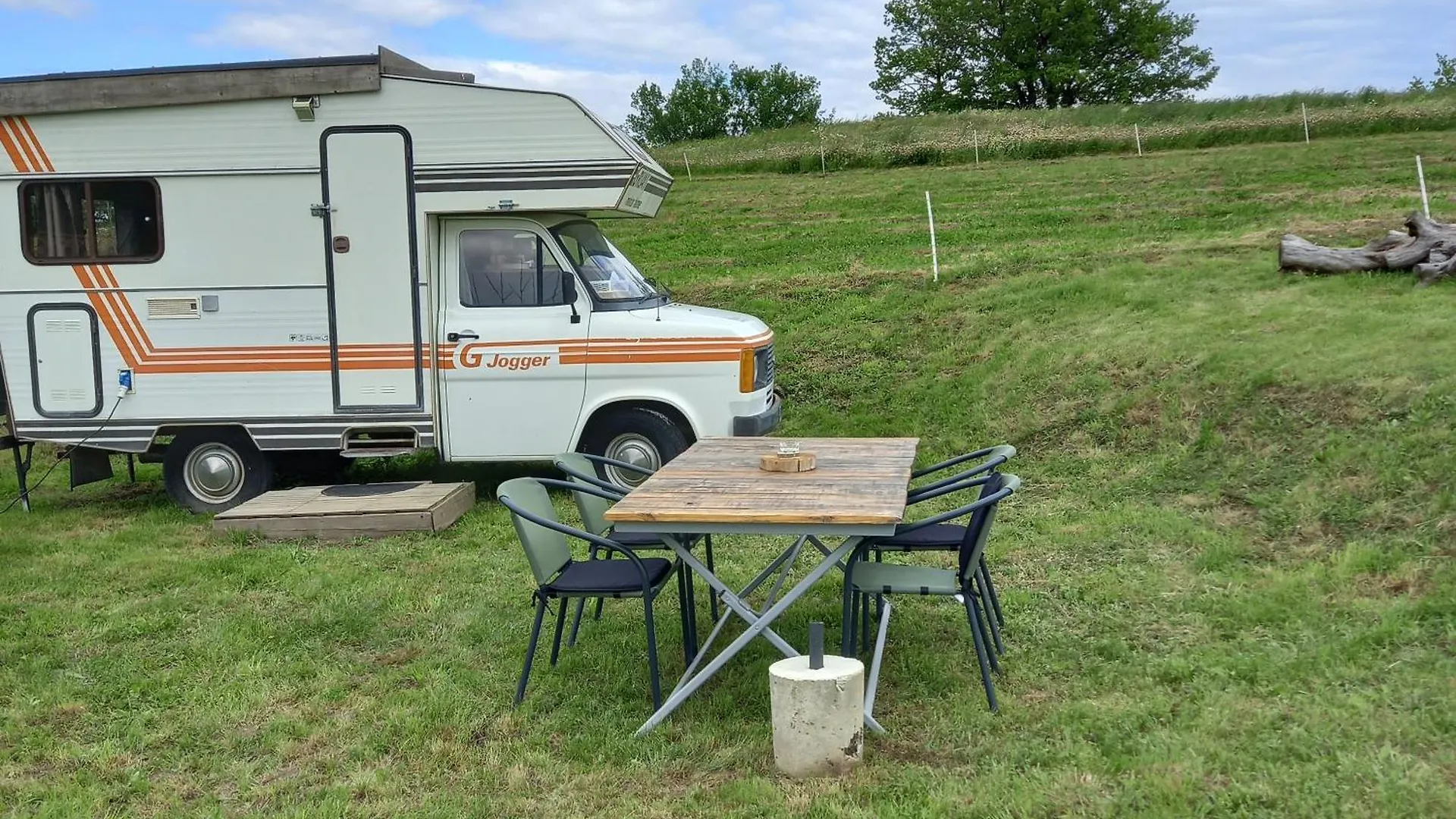 Camping Car Vintage Saint-Barthelemy-le-Plain Campsite
