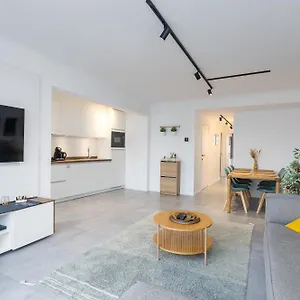 https://ostend-center-luxury-top-floor-apartment-free-parking.hotelsghent.com